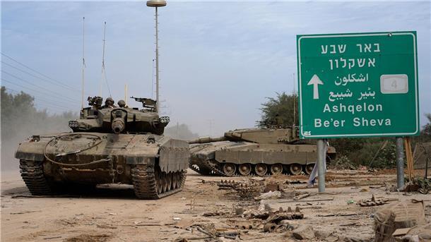 Panzer der israelischen Armee in der Nähe der Grenze zum Gazastreifen.