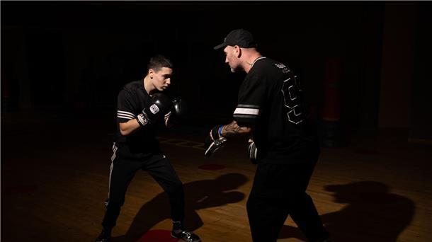 Wie ein 15-Jähriger der beste Boxer der Welt werden will Papa Robert (r.) ist Vorbild und Trainer.