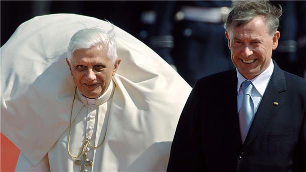 Papst Benedikt XVI. 2005 mit dem damaligen Bundespräsidenten Horst Köhler.
