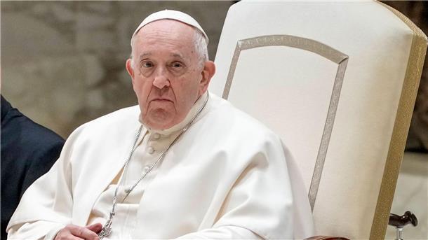 Papst Franziskus erneut im Krankenhaus Papst Franziskus hatte erst kürzlich mit einer Bronchitis zu kämpfen.