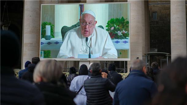 Papst hält wegen Erkältung Gebet von Wohnsitz aus Papst Franziskus plagt seit einigen Tagen eine Erkältung.