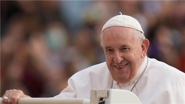 Franziskus besucht als erster Papst Bahrain Papst Franziskus trifft zu seiner wöchentlichen Generalaudienz auf dem Petersplatz ein.