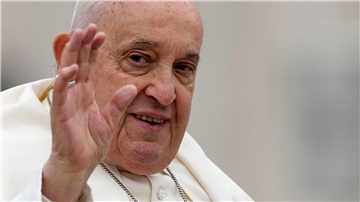 Papst Franziskus zum Thema Geschlechtsumwandlung: Ein Körper müsse akzeptiert und respektiert werden, wie er erschaffen wurde.