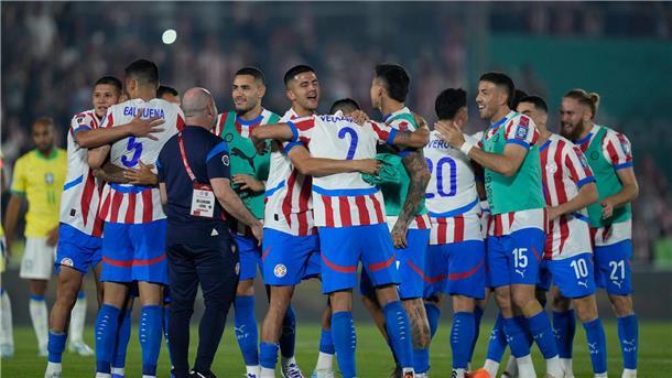 Schwergewichte Brasilien und Argentinien verlieren Paraguay feiert einen wichtigen Sieg gegen Brasilien.
