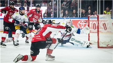 Parker Tuomie erzielte das frühe 1:0 der Kölner im zweiten DEL-Finalspiel gegen die Eisbären Berlin.