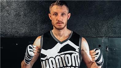 Kickboxer Pascal Schroth möchte endlich wieder kämpfen. Aber der Weltmeister aus Bremerhaven muss sich noch gedulden.