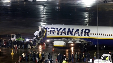 Passagiere beim Boarding einer Ryanair-Maschine am Flughafen Köln/Bonn.