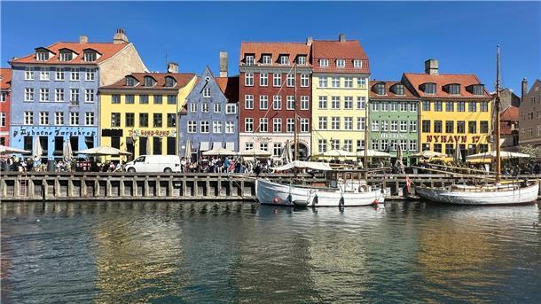 Passanten am Nyhavn in Kopenhagen. (Archivbild)