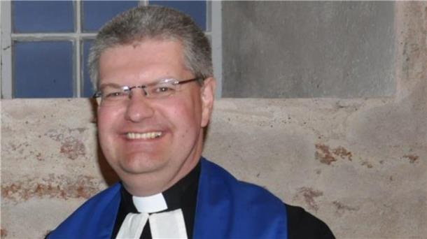 Lebendige Tradition: Drei Tage lang wird in Golzwarden das Schützenfest gefeiert Pastor Dirk Jährig gestaltet den Zeltgottesdienst am Sonntag.
