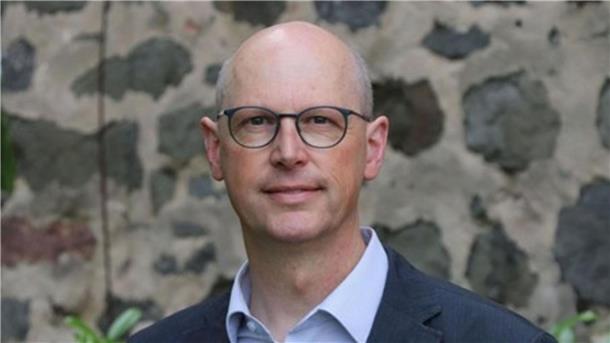 Pastor Holger Siebert, Leiter des Missionswerkes in Hermannsburg, referiert bei der Konferenz.