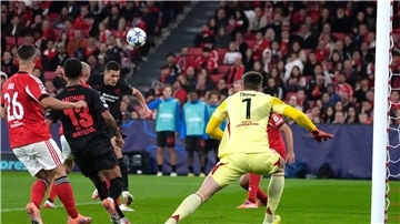 Patrik Schick köpft zum 1:0. 