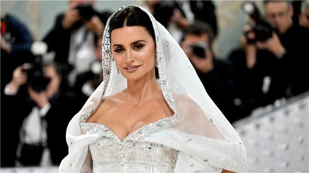 Penelope Cruz bei der Eröffnung der Ausstellung „Karl Lagerfeld: A Line of Beauty“ im New Yorker Metropolitan Museum of Art.