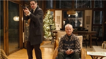 Pete Davidson (l) als Auftragskiller Lonnie und Bill Murray als Mafiaboss Leftie in einer Szene des Films „Riff Raff - Verbrechen ist Familiensache“.
