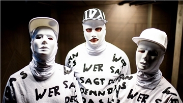 Philipp Grütering (l-r) alias Kryptik Joe, Sebastian Dürre alias Porky und Henning Besser alias La Perla  2019 in Berlin.