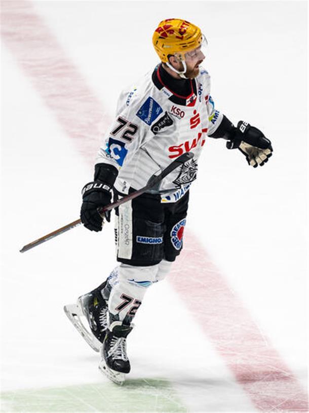 Phillip Bruggisser schoss in der 32. Spielminuten den verdienten Ausgleich für die Pinguins.