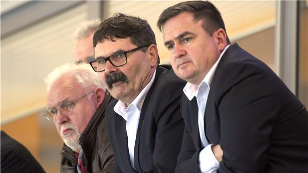 Berliner Wumms soll Pinguins und Eisbären aus der Krise helfen Pinguins-Geschäftsführer Hauke Hasselbring (rechts) hofft auf einen regulären Saisonstart im September. Sollte es wegen Corona anders kommen, wären Hilfen aus dem Konjunkturpaket der Bundesregierung wünschenswert.
