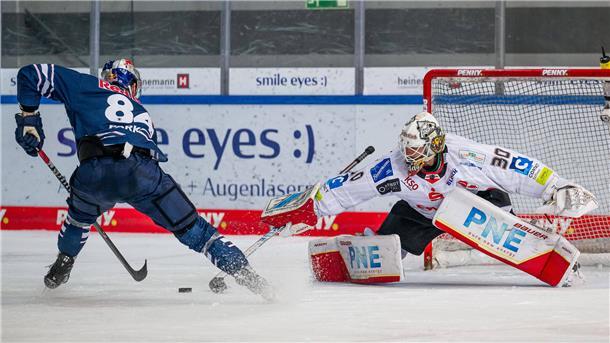 Siegeszug der Fischtown Pinguins geht weiter Pinguins-Keeper Kristers Gudlevskis parierte einen Alleingang von Münchens Trevor Parkes und war erneut ein Matchwinner.