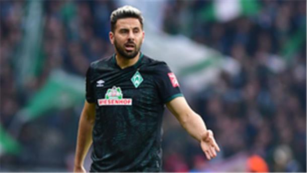 Pizarro spielte zwischen 1999 und 2020 für Werder Bremen, dem FC Bayern München ein Jahr beim 1. FC Köln.