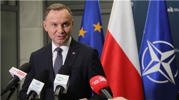 Polens Präsident Andrzej Duda im Gespräch mit Journalisten.