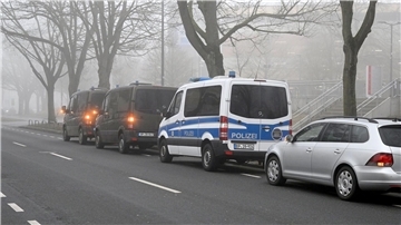 Polizei-Razzia gegen Fans von Hansa Rostock und Rot-Weiss Essen.