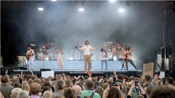 Popstar Alvaro Soler feiert mit 2.000 Fans das letzte Deutschlandkonzert in Bremerhaven