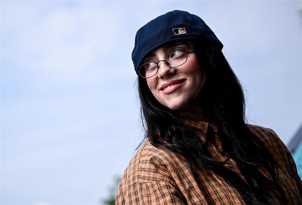 Popstar Billie Eilish will von den Einnahmen ihrer letzten Tour einen Betrag in Millionenhöhe spenden und hat Milliardäre zu mehr Großzügigkeit aufgerufen. (Archivbild)