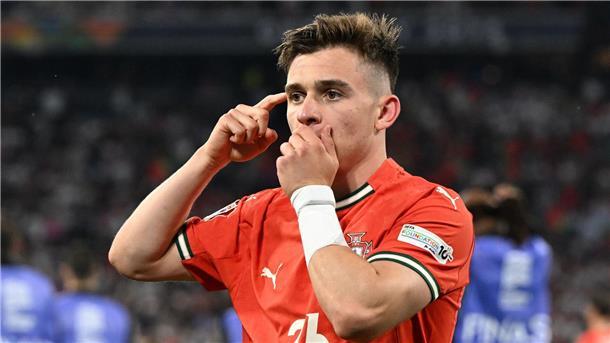 Ronaldo feiert Rekord bei Premiere - Conceição wie der Papa Portugals Francisco Conceição jubelt nach seinem Tor zum 1:1.