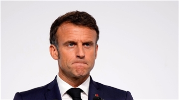 Präsident Emmanuel Macron spricht sich für Einheitskleidung an Frankreichs Schulen aus.