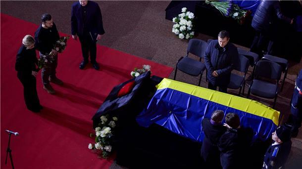 Krieg gegen die Ukraine: So ist die Lage Präsident Selenskyj und seine Frau nehmen Abschied vom verstorbenen Innenminister Monastyrskyj.
