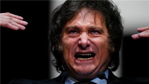 Radikale Kehrtwende? Argentinien wählt Präsidenten Präsidentschaftskandidat Javier Milei spricht während einer Wahlkampfveranstaltung.