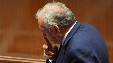 Premier Bayrou wollte sich mit der Vertrauensfrage Rückenwind für seine Sparpläne holen - das ging nach hinten los.