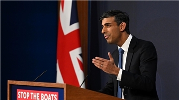 Premier Rishi Sunak ist bereit, seine Pläne vor Gericht durchzuboxen.