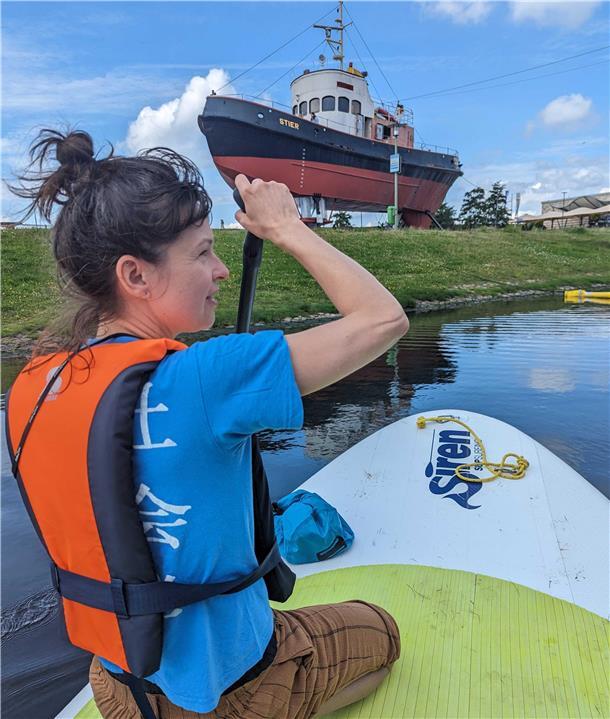 SUP-Premiere geglückt: In Bremerhaven zwischen historischen Schiffen paddeln Premiere im Museumshafen: Das Deutsche Schifffahrtsmuseum hat SUP-Fahrten angeboten.