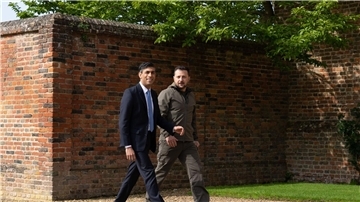 Premierminister Rishi Sunak mit Wolodymyr Selenskyj in Chequers, dem Landhaus des amtierenden Premierministers.