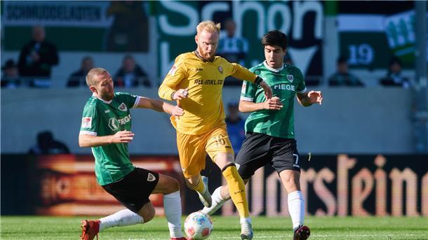 Traumtor reicht nicht: Dresden auch in Münster ohne Sieg Preußen Münster (grün) und Dynamo Dresden (gelb) lieferten sich einen offenen Schlagabtausch.