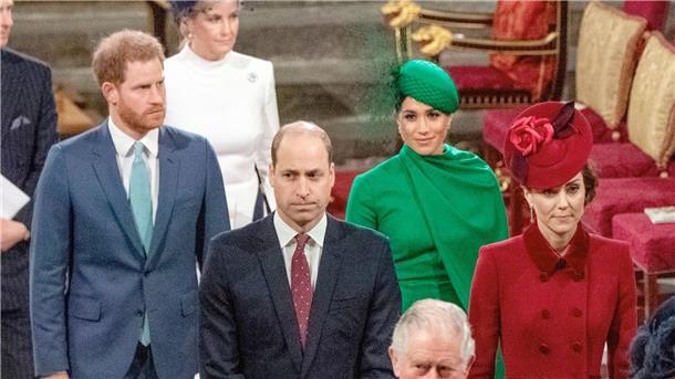 Wirbel um zurückgezogenes Royals-Buch zieht weiter Kreise Prinz Harry (l-r), Prinz William, Meghan, Herzogin von Sussex, und Kate, damalige Herzogin von Cambridge, verlassen hinter dem damaligen Prinz Charles (vorne) Westminster Abbey nach dem Gottesdienst anlässlich des Commonwealth-Tages.