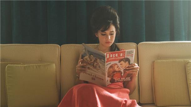 Die Filmstarts der Woche Priscilla (Cailee Spaeny) wirkt wie eine Gefangene in einem wunderschönen Käfig.