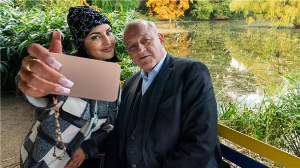 Privatdetektiv Georg Wilsberg (Leonard Lansink) ermittelt in einem Mordfall um eine junge Frau, die zunächst irrtümlich für die Influencerin Bonnie von Laer (Johanna Ingelfinger) gehalten wird.