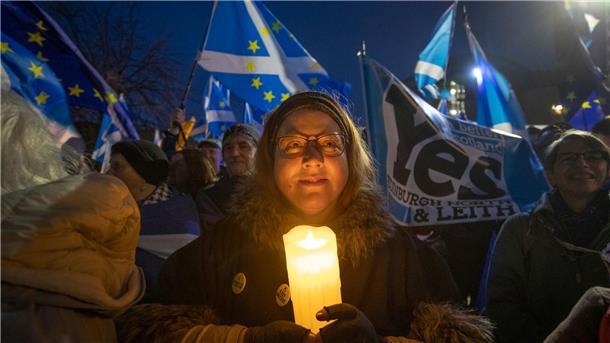 Wie geht es weiter für Schottland und Co.? Pro-EU-Aktivisten versammeln sich Ende Januar 2020 im Rahmen einer Kundgebung gegen den Brexit unter dem Namen „Missing EU Already“, vor dem Schottischen Parlament in Edinburgh.