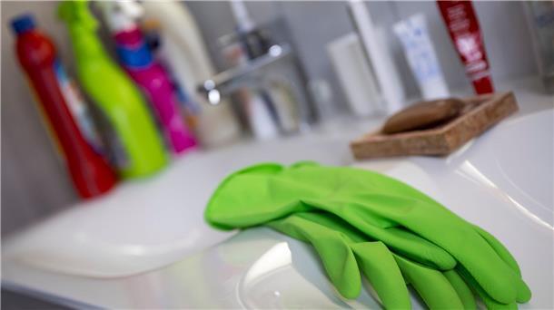 Schäumender Umsatz trotz Krisen – aber Export bremst Produkte rund ums Waschen, Putzen und Reinigen steuerten im ersten Halbjahr 2,8 Milliarden Euro zum Inlandsumsatz bei. (Symbolbild)