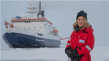 Antje Boetius vor Polarstern