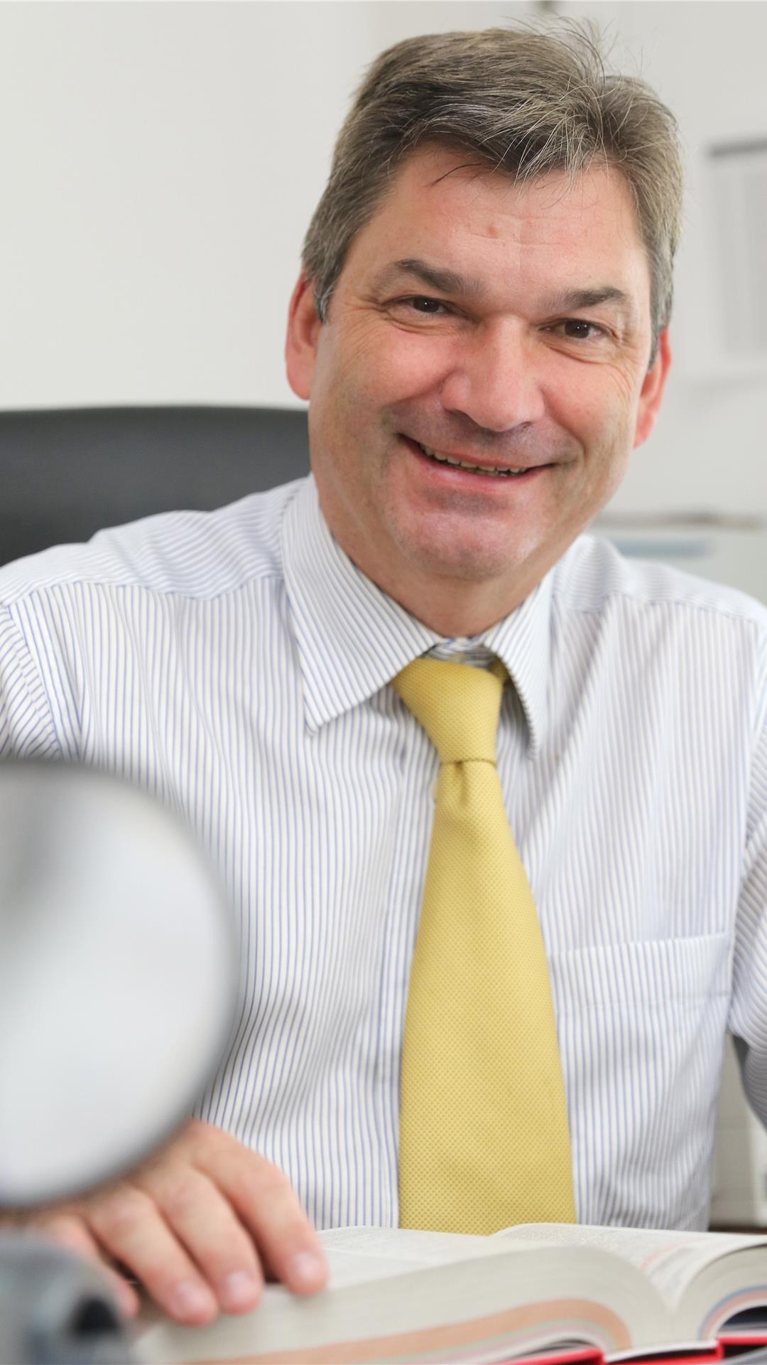 Prof. Bernd Mühlbauer und sein Team vom Pharmakologischen Institut des Klinikums Bremen-Mitte wollen Medikamente an Corona-Patienten testen.