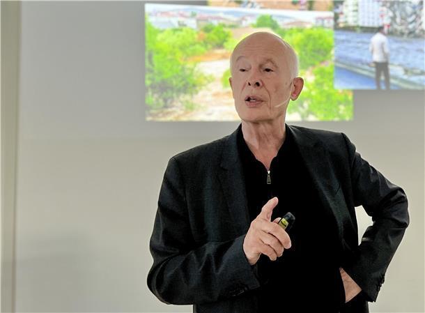  Prof. Dr. Dr. h.c. mult. Hans Joachim Schellnhuber 