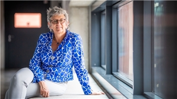 Professorin und Konrektorin für Studium und Lehre, Karin Vosseberg, stellt sich auf ein Hybridsemester ein. Studierende werden teils zu Hause, teils in der Hochschule studieren.