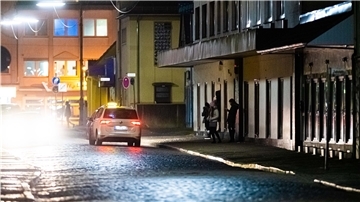 Prostitution ist in Zeiten von Corona zwar verboten, aber im Bremerhavener Rotlichtviertel interessiert das weder die Prostituierten noch ihre Kunden.