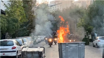 Protest in Teheran Ende September nach dem Tod der 22-jährigen Mahsa Amini im Polizeigewahrsam.