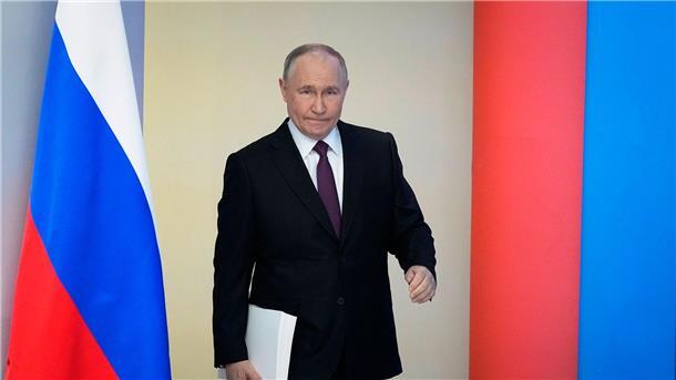 Für Putins Machterhalt: Präsidentenwahl hat begonnen Putins Russland ist mittlerweile mehr als nur ein autoritärer Staat, sagt der russische Politikwissenschaftler Andrej Kolesnikow: „Es gibt definitiv Elemente von Totalitarismus oder Neototalitarismus.“