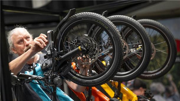 Räder über Räder bei der Messe Eurobike. 