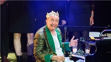 Rainald Grebe singt beim Konzert „Halleluja Berlin – Das Konzertspektakel“ in der Waldbühne.