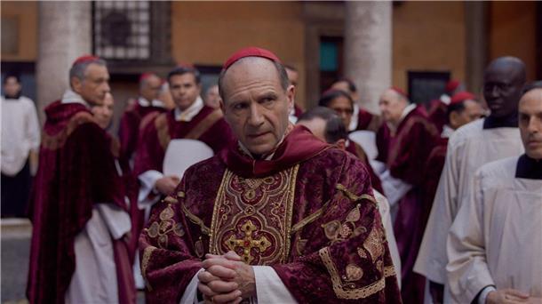 Sex, Lügen, Vatikan: „Konklave“ von Oscar-Regisseur Berger Ralph Fiennes als Kardinal Lawrence in einer Szene des Films „Konklave“.